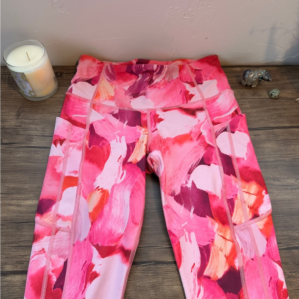 Women’s Athleta Ultimate Stash II Capri | Vibrant Pink and Purple